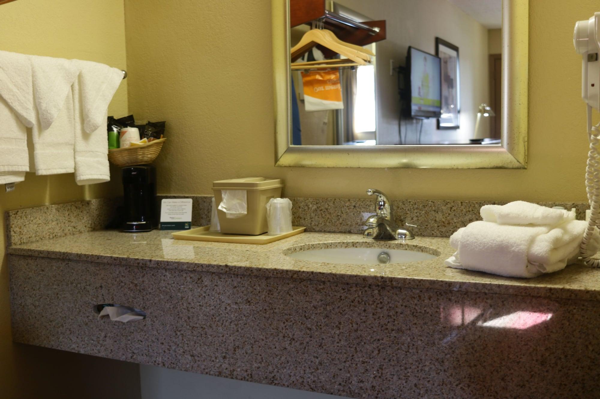 Quality Inn Columbus-East מראה חיצוני תמונה